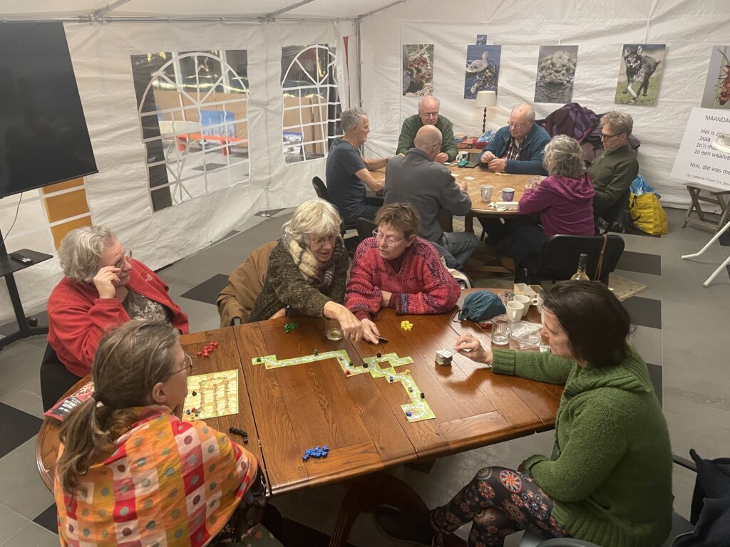 Spelletjes doen in Perron Lanxmeer op de 2de vrijdag van de maand om 19.30 uur